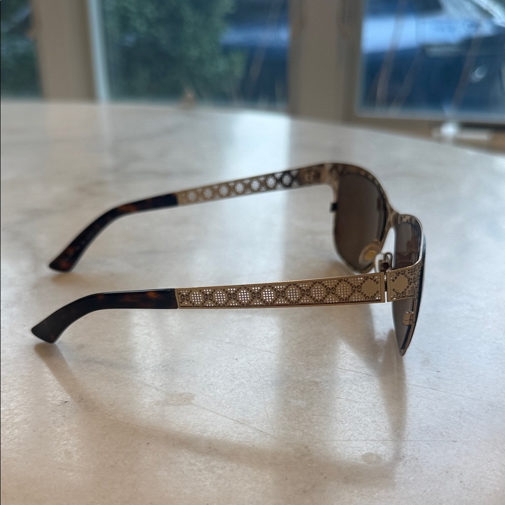 NIB GUCCI Gold LATTICE Sunglasses with Brown Lenses - Picture 3 of 9